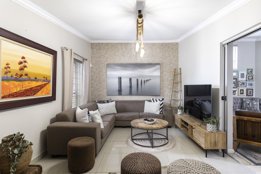 To Let 4 Bedroom Property for Rent in Heldervue Western Cape